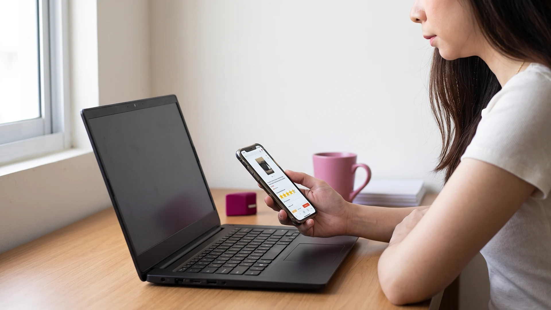 Shopify owner checking whether AI shopping agents use reviews from her product page